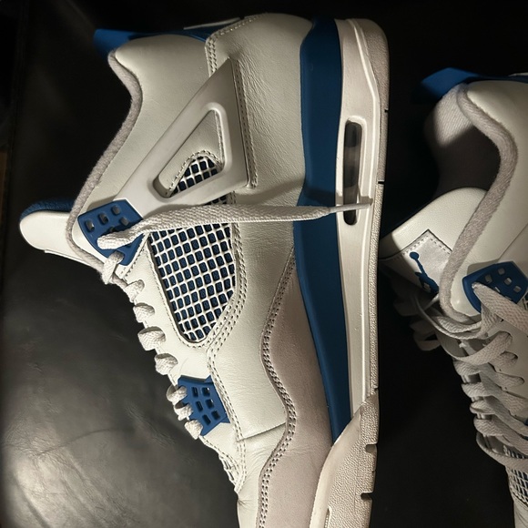 Jordan 4 Military Blue (2024) - Picture 9 of 10
